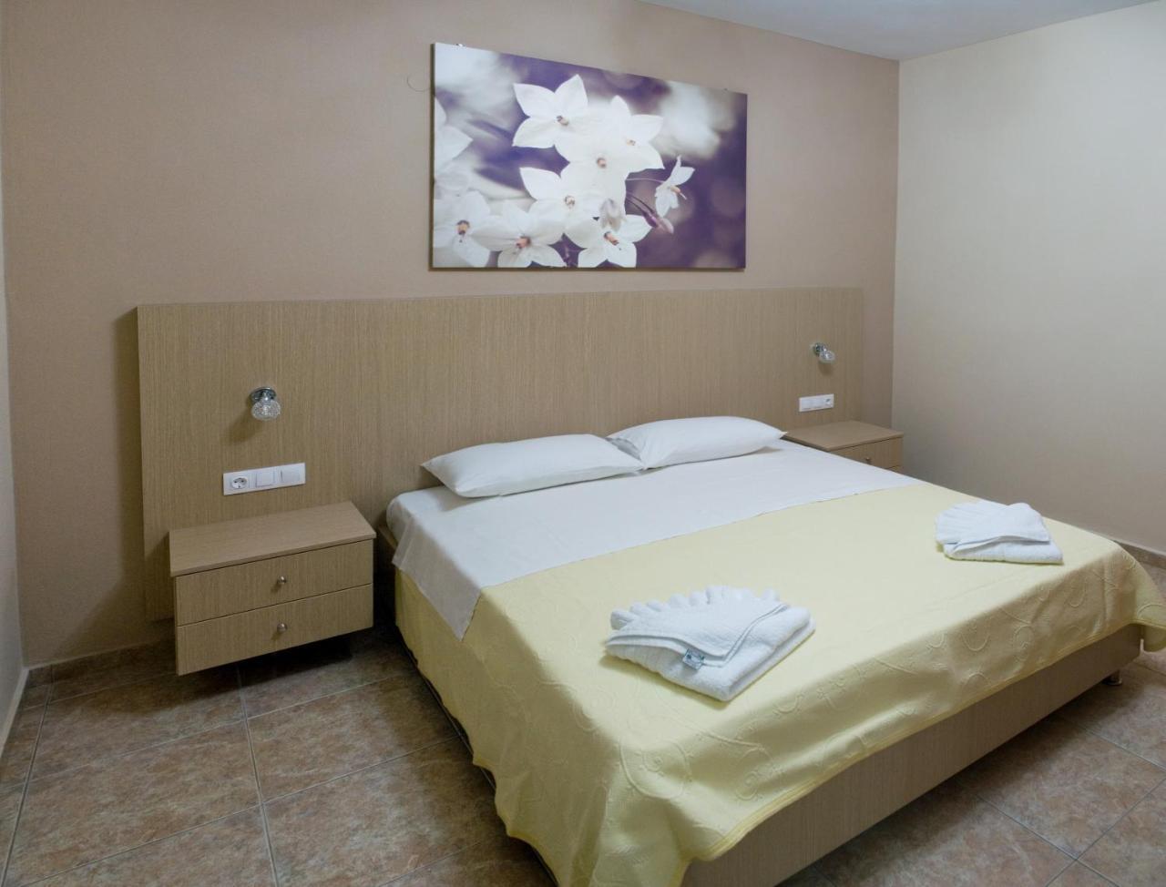 Margarita Αpartments Sea View Apartment Palaiochora Exterior photo